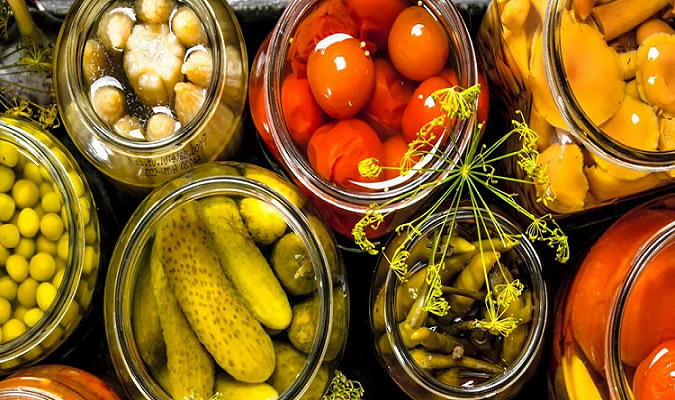 Yemekten yarım saat önce turşu yemek sindirimi kolaylaştırıyor... Yemekten yarım saat önce turşu yemek sindirimi kolaylaştırıyor...