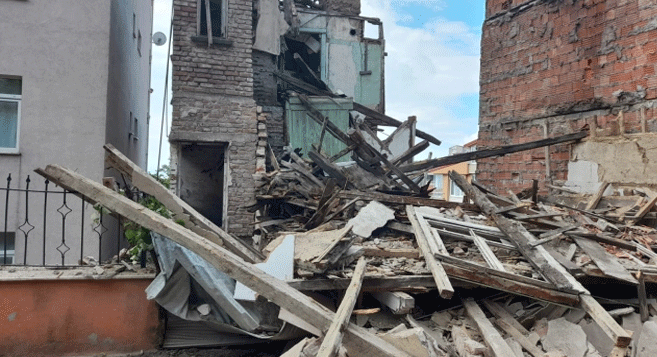 Büyük gürültü ile çöktü... Büyük gürültü ile çöktü...